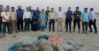 এখন টিভির সংবাদের পর পদ্মায় অভিযান: ত্রিশ হাজার মিটার জাল জব্দ